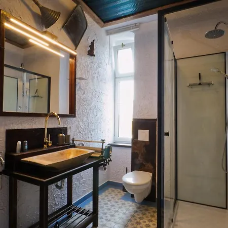 Herrenzimmer Mit Kamin Und Terrasse