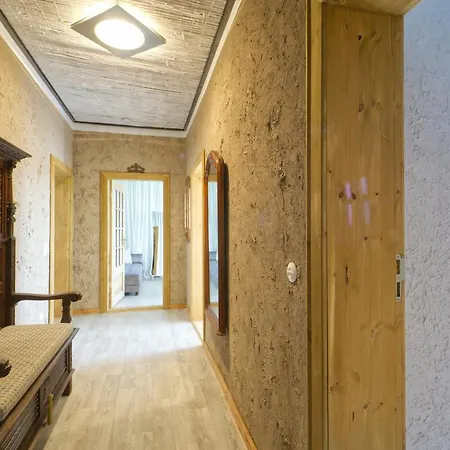 Herrenzimmer Mit Kamin Und Terrasse *