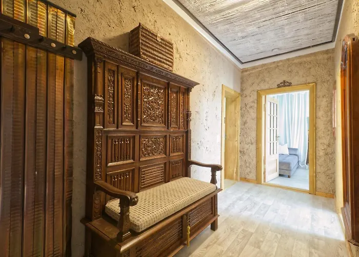 Herrenzimmer Mit Kamin Und Terrasse *